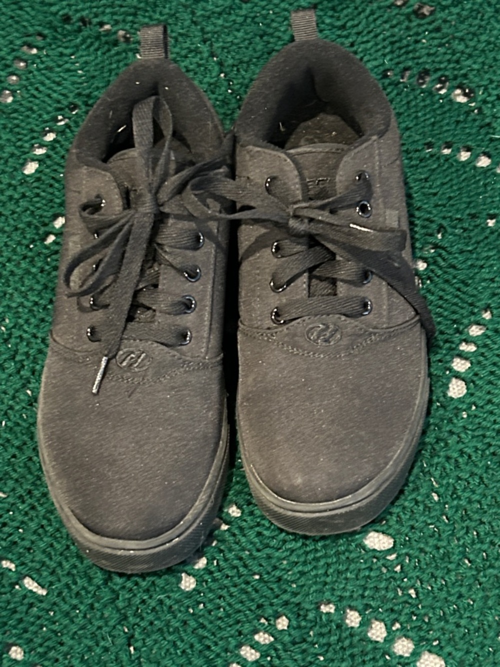 Heelys Black Low-Top Lace-Up Skate Sneakers